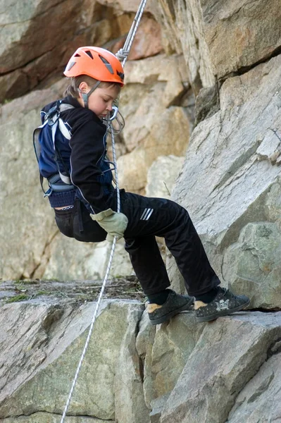 Dnepropetrovsk Ukraine April Ukrainian Boy Action Urban Mountaineering Competitions Children — Stock Photo, Image