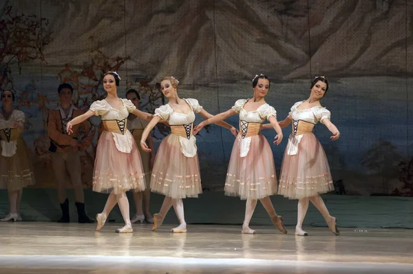 Dnepropetrovsk Ukrajina Března Členové Dněpropetrovského Státního Operního Baletního Divadla Vystoupí — Stock fotografie