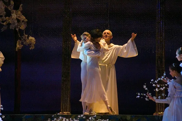 Dnepropetrovsk Ukraine Kwiecień Członkowie Państwowego Teatru Opery Baletu Dniepropietrowsku Wykonać — Zdjęcie stockowe