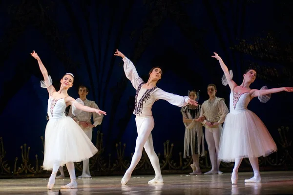 Dnipropetrovsk Ukrajina Duben Balet Labutí Jezero Podání Baletu Dněpropetrovské Opery — Stock fotografie
