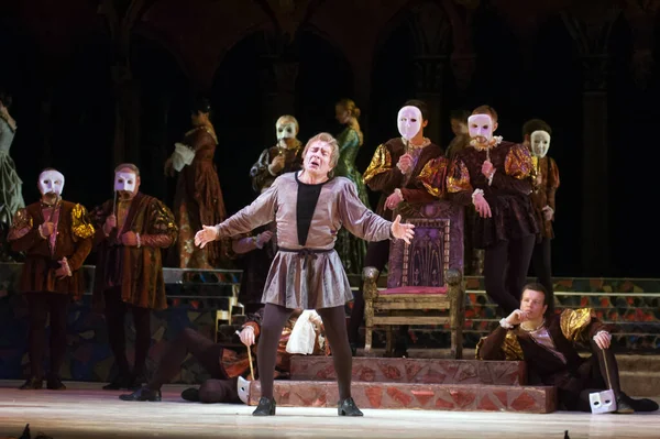 DNIPROPETROVSK, UKRAINE MAYIS 11: Dnepropetrovsk Devlet Opera ve Bale Tiyatrosu üyeleri 11 Mayıs 2012 'de Dnipropetrovsk, Ukrayna' da 