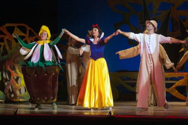 DNIPROPETROVSK, UKRAINE JANUARY 5: Dnepropetrovsk Devlet Opera ve Bale Tiyatrosu üyeleri 5 Ocak 2011 'de Dnipropetrovsk, Ukrayna' da 