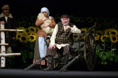 DNEPROPETROVSK, UKRAINE - NOVEMBER 28: Dnepropetrovsk Devlet Tiyatrosu üyeleri 28 Kasım 2009 'da Ukrayna' nın başkenti Dnepropetrovsk 'ta 