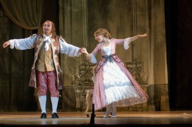 DNIPROPETROVSK, UKRAINE 25 HAZİRAN: Dnepropetrovsk Devlet Opera ve Bale Tiyatrosu üyeleri 25 Haziran 2011 'de Ukrayna' nın Dnipropetrovsk kentinde 