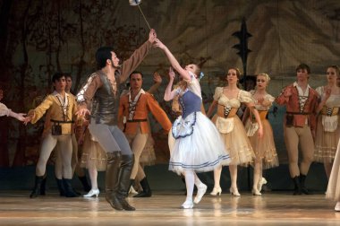 DNEPROPETROVSK, UKRAINE - 25 Mart: Dnepropetrovsk Devlet Opera ve Bale Tiyatrosu üyeleri 25 Mart 2012 'de Dnepropetrovsk, Ukrayna' da 