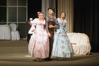 DNEPROPETROVSK, UKRAINE - 15 ARALIK: Dnepropetrovsk Devlet Tiyatrosu üyeleri 15 Aralık 2011 'de Dnepropetrovsk, Ukrayna' da 