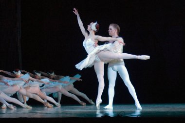 DNIPROPETROVSK, UKRAINE - 23 Nisan: Kuğu Gölü balesi Dnepropetrovsk Opera ve Bale Tiyatrosu tarafından 23 Nisan 2011 'de Dnipropetrovsk, Ukrayna' da sahnelendi.