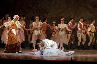 DNEPROPETROVSK, UKRAINE - 25 Mart: Dnepropetrovsk Devlet Opera ve Bale Tiyatrosu üyeleri 25 Mart 2012 'de Dnepropetrovsk, Ukrayna' da 