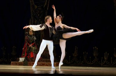 DNIPROPETROVSK, UKRAINE - 23 Nisan: Kuğu Gölü balesi Dnepropetrovsk Opera ve Bale Tiyatrosu tarafından 23 Nisan 2011 'de Dnipropetrovsk, Ukrayna' da sahnelendi..