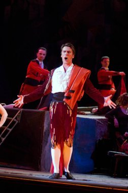 DNIPROPETROVSK, UKRAINE 3 Haziran: Dnepropetrovsk Devlet Opera ve Bale Tiyatrosu üyeleri 3 Haziran 2011 'de Dnipropetrovsk, Ukrayna' da 