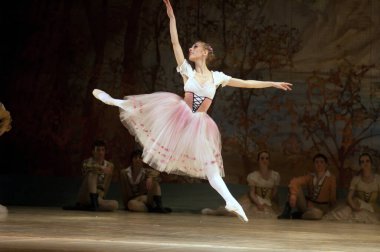 DNEPROPETROVSK, UKRAINE - 25 Mart: Dnepropetrovsk Devlet Opera ve Bale Tiyatrosu üyeleri 25 Mart 2012 'de Dnepropetrovsk, Ukrayna' da 