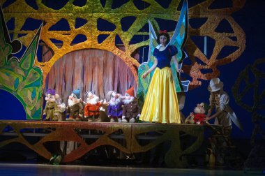 DNIPROPETROVSK, UKRAINE JANUARY 5: Dnepropetrovsk Devlet Opera ve Bale Tiyatrosu üyeleri 5 Ocak 2011 'de Dnipropetrovsk, Ukrayna' da 