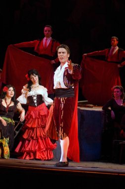 DNIPROPETROVSK, UKRAINE 3 Haziran: Dnepropetrovsk Devlet Opera ve Bale Tiyatrosu üyeleri 3 Haziran 2011 'de Dnipropetrovsk, Ukrayna' da 