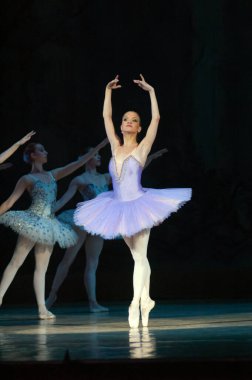 DNEPROPETROVSK, UKRAINE - 13 Haziran: Dnepropetrovsk Devlet Opera ve Bale Tiyatrosu üyeleri 13 Haziran 2012 'de Dnepropetrovsk, Ukrayna' da 