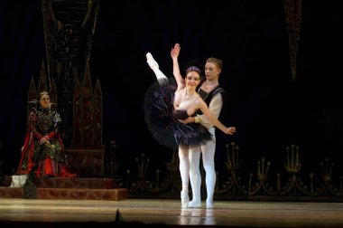 DNEPROPETROVSK, UKRAINE - 23 Nisan: Kuğu Gölü balesi Dnepropetrovsk Opera ve Bale Tiyatrosu tarafından 23 Nisan 2011 'de Dnepropetrovsk, Ukrayna' da sahnelendi..