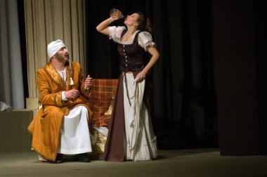 DNEPROPETROVSK, UKRAINE - 15 ARALIK: Dnepropetrovsk Devlet Tiyatrosu üyeleri 15 Aralık 2011 'de Dnepropetrovsk, Ukrayna' da 