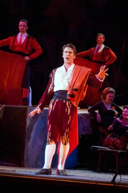 DNIPROPETROVSK, UKRAINE 3 Haziran: Dnepropetrovsk Devlet Opera ve Bale Tiyatrosu üyeleri 3 Haziran 2011 'de Dnipropetrovsk, Ukrayna' da 