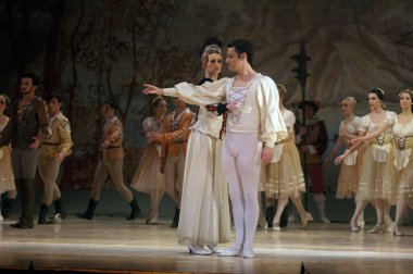 DNEPROPETROVSK, UKRAINE - 25 Mart: Dnepropetrovsk Devlet Opera ve Bale Tiyatrosu üyeleri 25 Mart 2012 'de Dnepropetrovsk, Ukrayna' da 