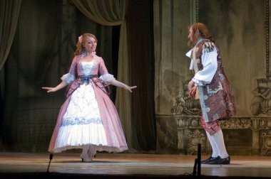 DNIPROPETROVSK, UKRAINE 25 HAZİRAN: Dnepropetrovsk Devlet Opera ve Bale Tiyatrosu üyeleri 25 Haziran 2011 'de Ukrayna' nın Dnipropetrovsk kentinde 