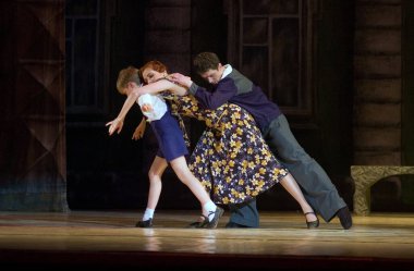 DNEPROPETROVSK, UKRAINE - 12 Mayıs: Dnepropetrovsk Devlet Opera ve Bale Tiyatrosu üyeleri 12 Mayıs 2011 'de Dnepropetrovsk, Ukrayna' da 