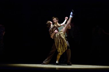 DNEPROPETROVSK, UKRAINE - 12 Mayıs: Dnepropetrovsk Devlet Opera ve Bale Tiyatrosu üyeleri 12 Mayıs 2011 'de Dnepropetrovsk, Ukrayna' da 