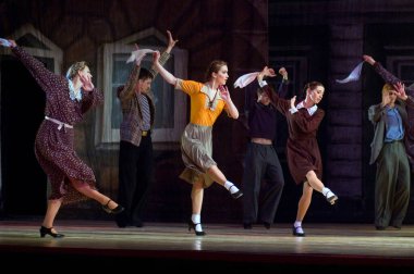 DNEPROPETROVSK, UKRAINE - 12 Mayıs: Dnepropetrovsk Devlet Opera ve Bale Tiyatrosu üyeleri 12 Mayıs 2011 'de Dnepropetrovsk, Ukrayna' da 