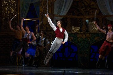 DNIPROPETROVSK, UKRAINE - 23 Ekim: Le Corsaire balesi Dnepropetrovsk Opera ve Bale Tiyatrosu tarafından 23 Ekim 2011 'de Dnipropetrovsk, Ukrayna' da sahnelendi..
