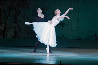 DNEPROPETROVSK, UKRAINE - 25 Mart: Dnepropetrovsk Devlet Opera ve Bale Tiyatrosu üyeleri 25 Mart 2012 'de Dnepropetrovsk, Ukrayna' da 