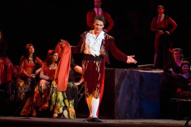 DNIPROPETROVSK, UKRAINE 3 Haziran: Dnepropetrovsk Devlet Opera ve Bale Tiyatrosu üyeleri 3 Haziran 2011 'de Dnipropetrovsk, Ukrayna' da 