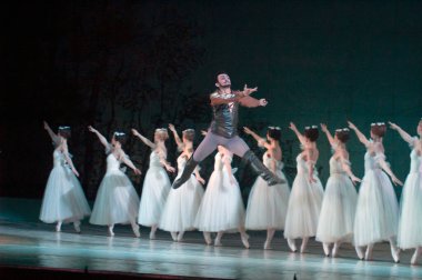 DNEPROPETROVSK, UKRAINE - 25 Mart: Dnepropetrovsk Devlet Opera ve Bale Tiyatrosu üyeleri 25 Mart 2012 'de Dnepropetrovsk, Ukrayna' da 