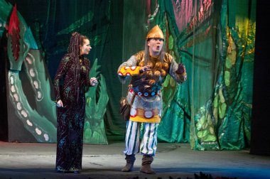 DNEPROPETROVSK, UKRAINE - 28 ARALIK: Dnepropetrovsk Devlet Tiyatrosu üyeleri 28 Aralık 2011 'de Ukrayna' nın Dnepropetrovsk kentinde 