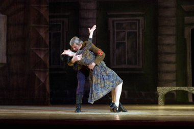 DNEPROPETROVSK, UKRAINE - 12 Mayıs: Dnepropetrovsk Devlet Opera ve Bale Tiyatrosu üyeleri 12 Mayıs 2011 'de Dnepropetrovsk, Ukrayna' da 