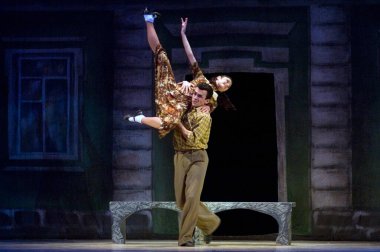 DNEPROPETROVSK, UKRAINE - 12 Mayıs: Dnepropetrovsk Devlet Opera ve Bale Tiyatrosu üyeleri 12 Mayıs 2011 'de Dnepropetrovsk, Ukrayna' da 