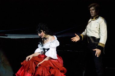 DNIPROPETROVSK, UKRAINE 3 Haziran: Dnepropetrovsk Devlet Opera ve Bale Tiyatrosu üyeleri 3 Haziran 2011 'de Dnipropetrovsk, Ukrayna' da 