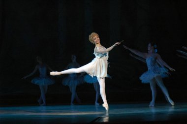 DNEPROPETROVSK, UKRAINE - 13 Haziran: Dnepropetrovsk Devlet Opera ve Bale Tiyatrosu üyeleri 13 Haziran 2012 'de Dnepropetrovsk, Ukrayna' da 