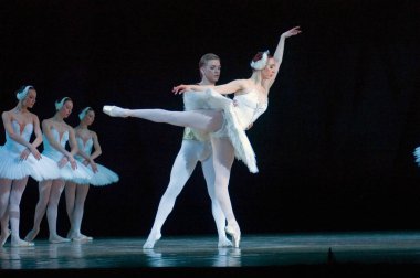 DNIPROPETROVSK, UKRAINE - 23 Nisan: Kuğu Gölü balesi Dnepropetrovsk Opera ve Bale Tiyatrosu tarafından 23 Nisan 2011 'de Dnipropetrovsk, Ukrayna' da sahnelendi.