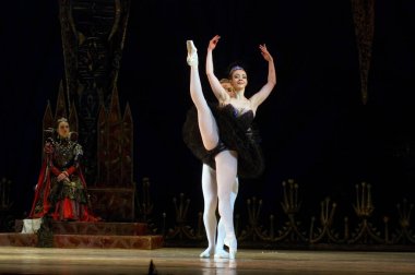 DNEPROPETROVSK, UKRAINE - 23 Nisan: Kuğu Gölü balesi Dnepropetrovsk Opera ve Bale Tiyatrosu tarafından 23 Nisan 2011 'de Dnepropetrovsk, Ukrayna' da sahnelendi..