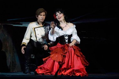 DNIPROPETROVSK, UKRAINE 3 Haziran: Dnepropetrovsk Devlet Opera ve Bale Tiyatrosu üyeleri 3 Haziran 2011 'de Dnipropetrovsk, Ukrayna' da 