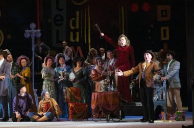 DNIPROPETROVSK, UKRAINE MAYIS 27: Dnepropetrovsk Devlet Opera ve Bale Tiyatrosu üyeleri 27 Mayıs 2012 'de Dnipropetrovsk, Ukrayna' da 