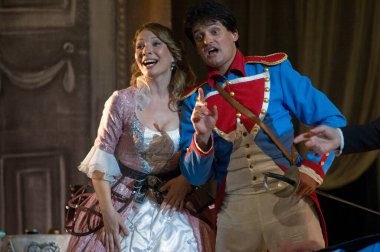 DNIPROPETROVSK, UKRAINE 25 HAZİRAN: Dnepropetrovsk Devlet Opera ve Bale Tiyatrosu üyeleri 25 Haziran 2011 'de Ukrayna' nın Dnipropetrovsk kentinde 