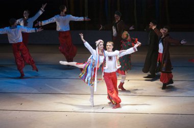 DNEPROPETROVSK, UKRAINE - 13 Ocakta Ukrayna 'nın Dnepropetrovsk şehrinde 13 Ocak 2012' de Dnepropetrovsk Opera ve Bale Tiyatrosu tarafından sahnelenen Noel balesinden bir gece önce 