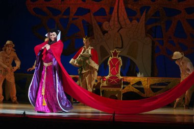 DNIPROPETROVSK, UKRAINE JANUARY 5: Dnepropetrovsk Devlet Opera ve Bale Tiyatrosu üyeleri 5 Ocak 2011 'de Dnipropetrovsk, Ukrayna' da 