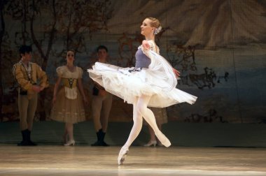 DNEPROPETROVSK, UKRAINE - 25 Mart: Dnepropetrovsk Devlet Opera ve Bale Tiyatrosu üyeleri 25 Mart 2012 'de Dnepropetrovsk, Ukrayna' da 