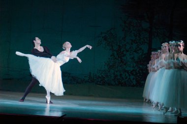 DNEPROPETROVSK, UKRAINE - 25 Mart: Dnepropetrovsk Devlet Opera ve Bale Tiyatrosu üyeleri 25 Mart 2012 'de Dnepropetrovsk, Ukrayna' da 