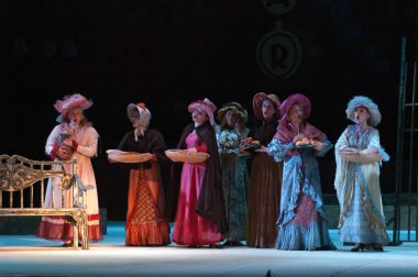 DNIPROPETROVSK, UKRAINE MAYIS 27: Dnepropetrovsk Devlet Opera ve Bale Tiyatrosu üyeleri 27 Mayıs 2012 'de Dnipropetrovsk, Ukrayna' da 