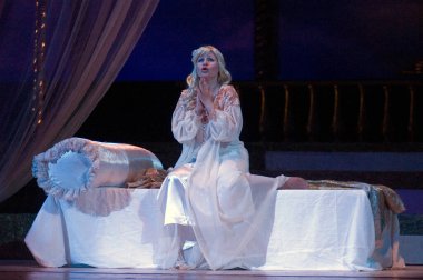 DNIPROPETROVSK, UKRAINE MAYIS 14: Dnepropetrovsk Devlet Opera ve Bale Tiyatrosu üyeleri 14 Mayıs 2011 'de Dnipropetrovsk, Ukrayna' da Othello 'yu sahneledi. 