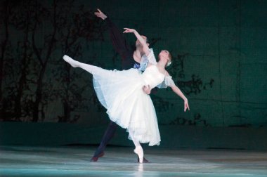 DNEPROPETROVSK, UKRAINE - 25 Mart: Dnepropetrovsk Devlet Opera ve Bale Tiyatrosu üyeleri 25 Mart 2012 'de Dnepropetrovsk, Ukrayna' da 