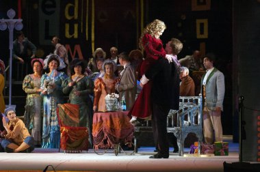 DNIPROPETROVSK, UKRAINE MAYIS 27: Dnepropetrovsk Devlet Opera ve Bale Tiyatrosu üyeleri 27 Mayıs 2012 'de Dnipropetrovsk, Ukrayna' da 