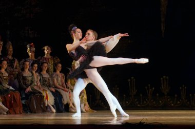 DNIPROPETROVSK, UKRAINE - 23 Nisan: Kuğu Gölü balesi Dnepropetrovsk Opera ve Bale Tiyatrosu tarafından 23 Nisan 2011 'de Dnipropetrovsk, Ukrayna' da sahnelendi..
