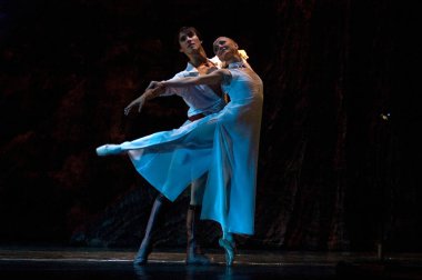 DNIPROPETROVSK, UKRAINE - 23 Ekim: Le Corsaire balesi Dnepropetrovsk Opera ve Bale Tiyatrosu tarafından 23 Ekim 2011 'de Dnipropetrovsk, Ukrayna' da sahnelendi..